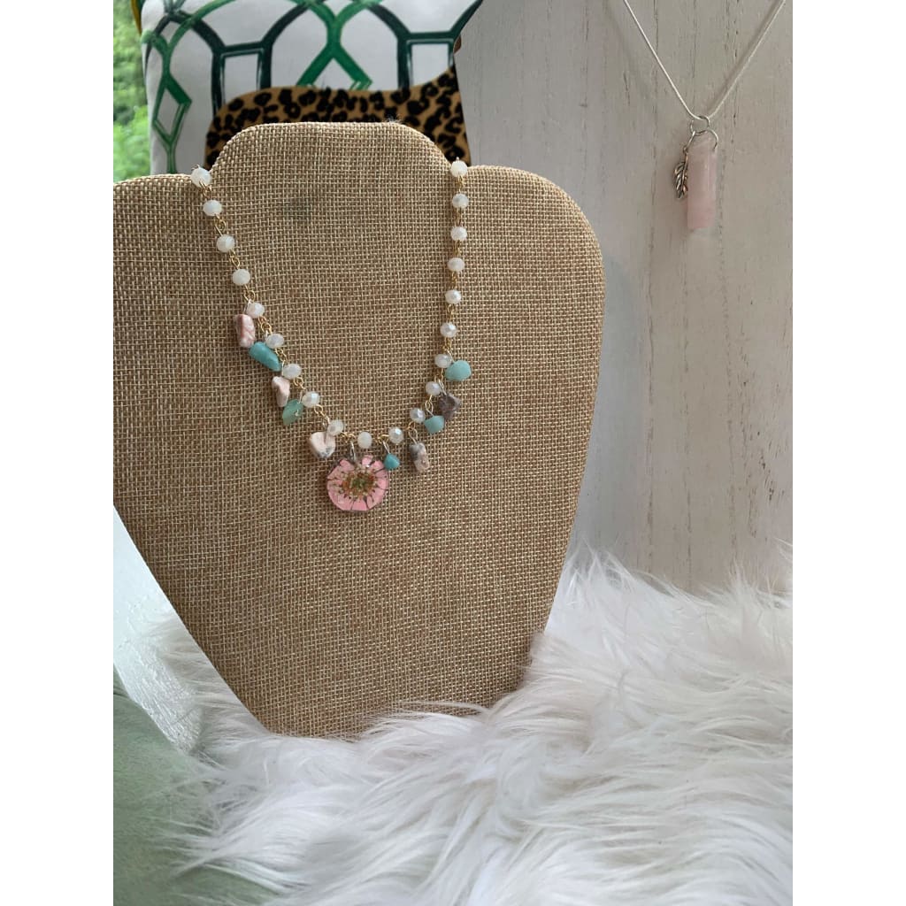 Stones and flowers - Stone and Flower Necklace